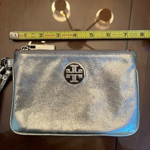 Small Women’s Tory Burch Wristlet - Picture 2 of 4